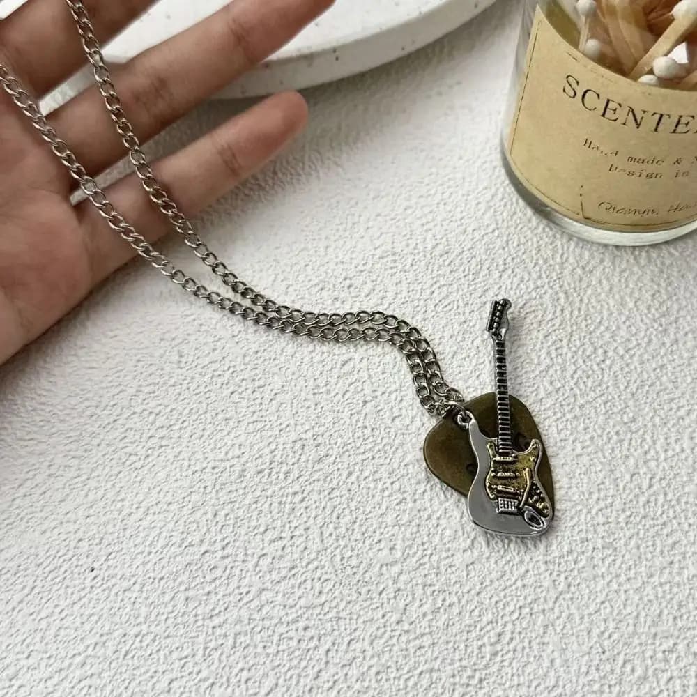 Collana con plettro da chitarra vintage, girocollo, catena per maglione, ciondolo punk rock, gotico, in lega di zinco, gioiello a forma di chitarra, regalo
