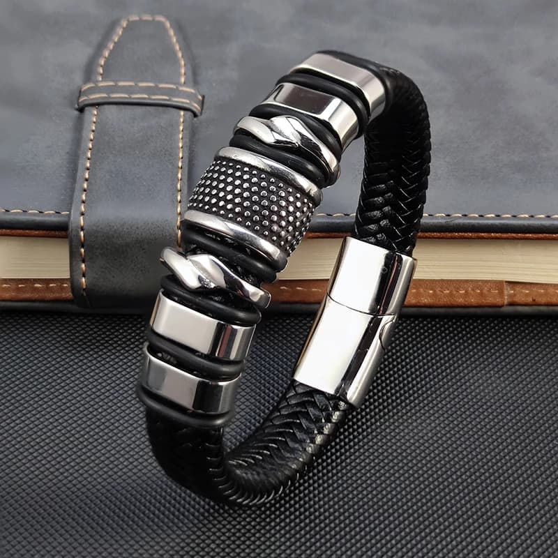 Bracciale da Uomo Punk in Pelle con Chiusura Magnetica in Acciaio Inossidabile, Braccialetto Trendy e di Tendenza, Gioielli da Uomo in Offerta