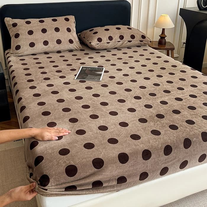 2025 Nuovo coprimaterasso per letto singolo stampato in pile di latte addensato per dormitori per studenti Copriletto caldo invernale