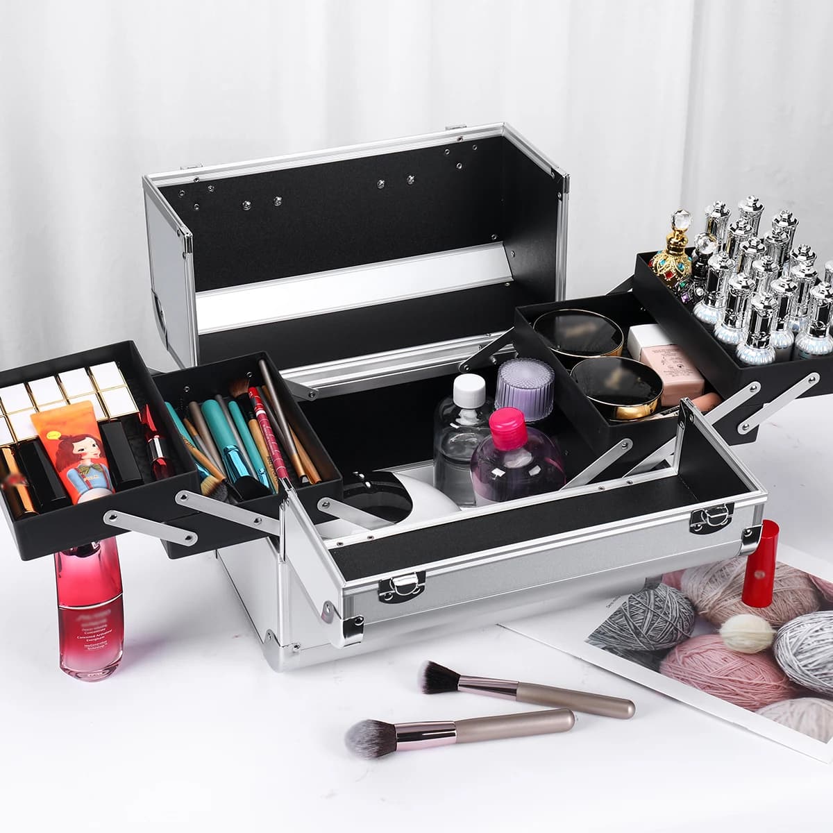 Makeup Case Aluminum Alloy Tool Box with Handle Cosmetic Box Portable Makeup Case Organizer