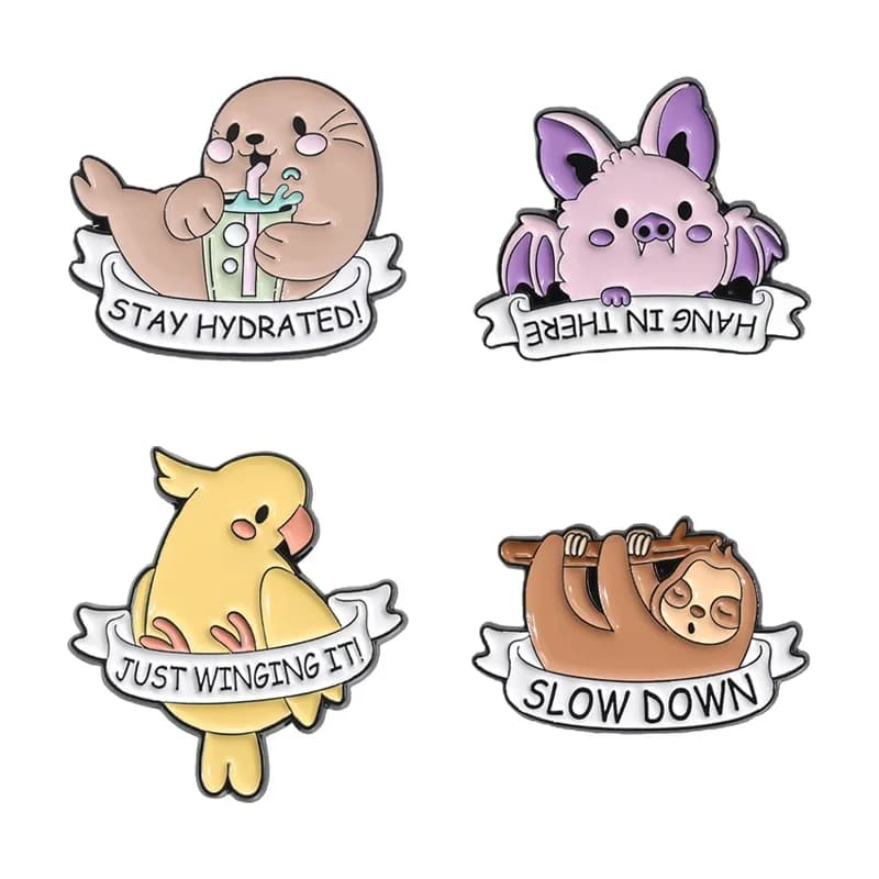Cartoon Bradipo Pipistrello Uccello Smalto Spille Animale Sveglio Balena Stay Idratato Spille per Zaino Camicia Risvolto Distintivo Decorare Gioielli Regalo