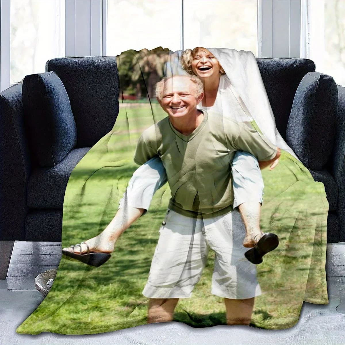 Coperta Personalizzata per Esterni con Foto Personali - Coperta in Flanella Personalizzata con Immagini Calde, Morbida e Calda, Adatta per Divano, Letto, Ufficio, Auto e Viaggi all'Aperto - Perfetta per Tutte le Stagioni, Halloween, Ringraziamento, Compleanni, Matrimoni, Coppie, San Valentino, Laurea, Feste e Festività, Ideale come Regalo per Uomini e Donne