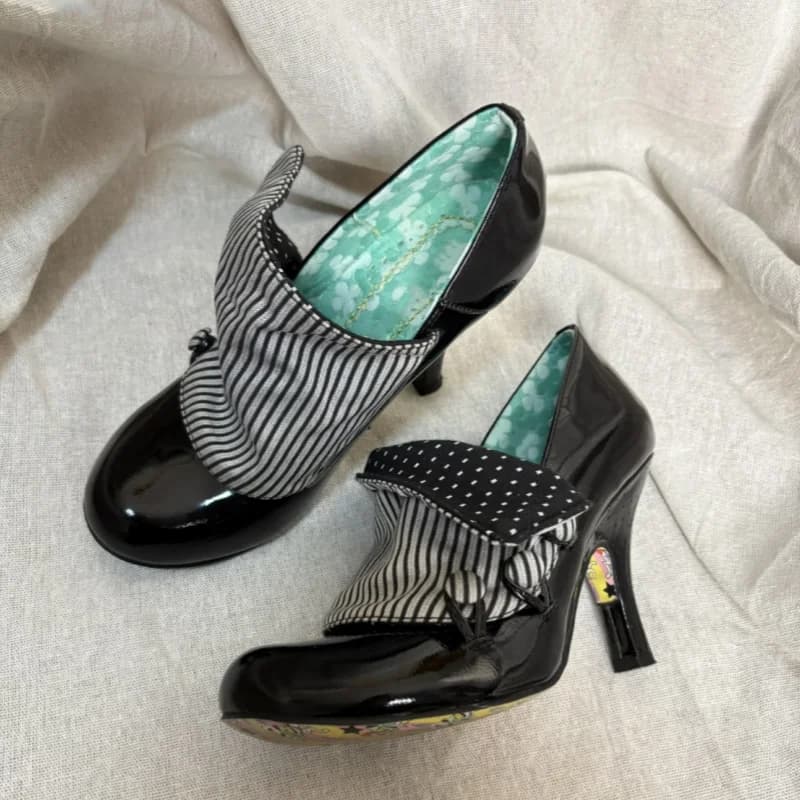 Mocassini con Tacco Grosso e Punta Rotonda 2026 Nuova Collezione Primavera Scarpe Eleganti Lucide da Donna Nere con Patch a Pois Tacchi Alti da Donna