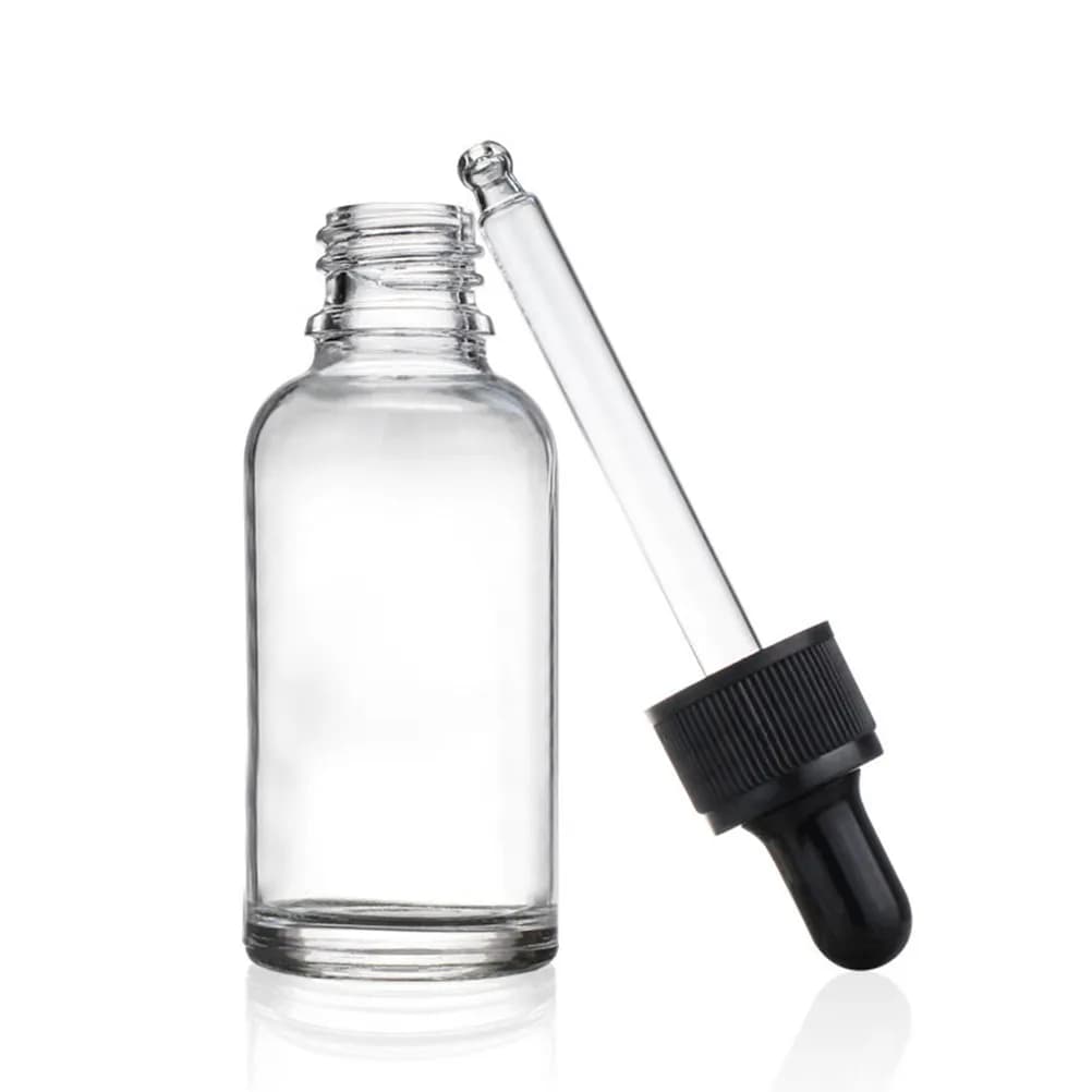 Set da 12 flaconi contagocce in vetro per oli essenziali, trasparenti e ricaricabili, ideali per cosmetici da viaggio e lozioni.