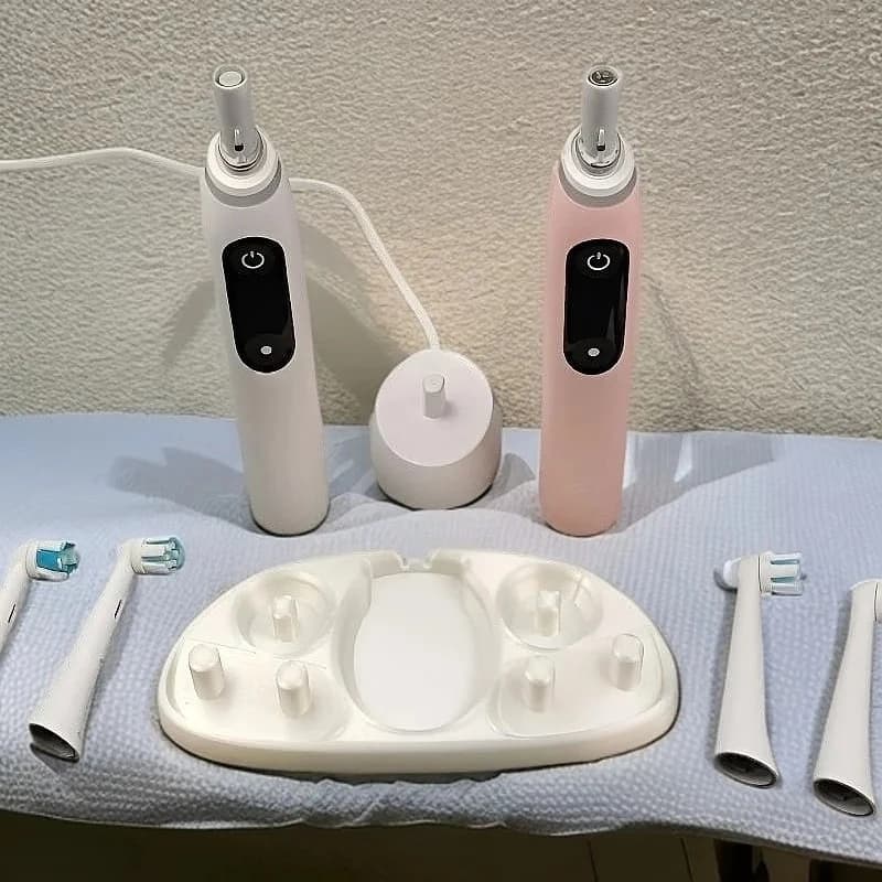 Oral-B electric toothbrush holder for 2 brushes, charging station with 4 spare heads holders