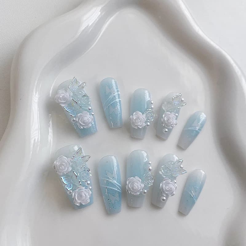 10 pieces of handmade coffin-shaped nails, beautiful fake nails, blue shaded nail art, three-dimensional white flowers,