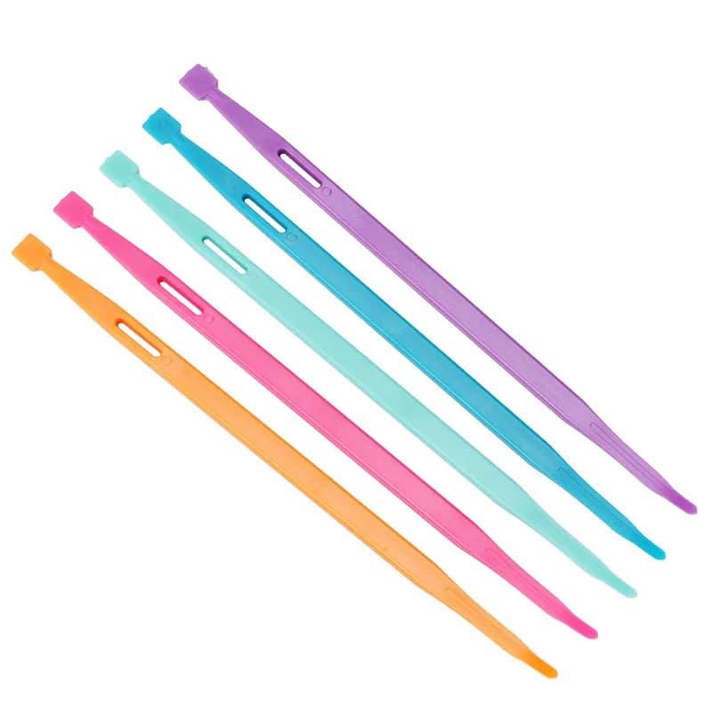 Set di 5 Attrezzi da Cucito in Plastica Multifunzione: Infilacavo, Pressacuciture e Cinghie per Tessuti, Quilting e Fai-da-Te
