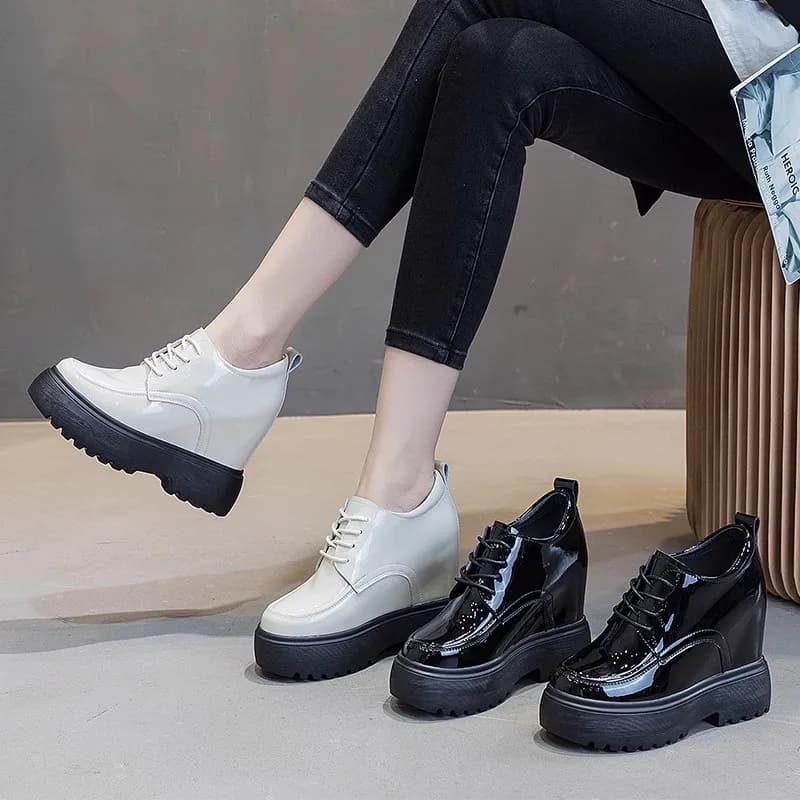 Scarpe con tacco a zeppa da 11 cm per donna, scarpe casual in pelle PU, sneakers nere con plateau alto, scarpe vulcanizzate con lacci da donna