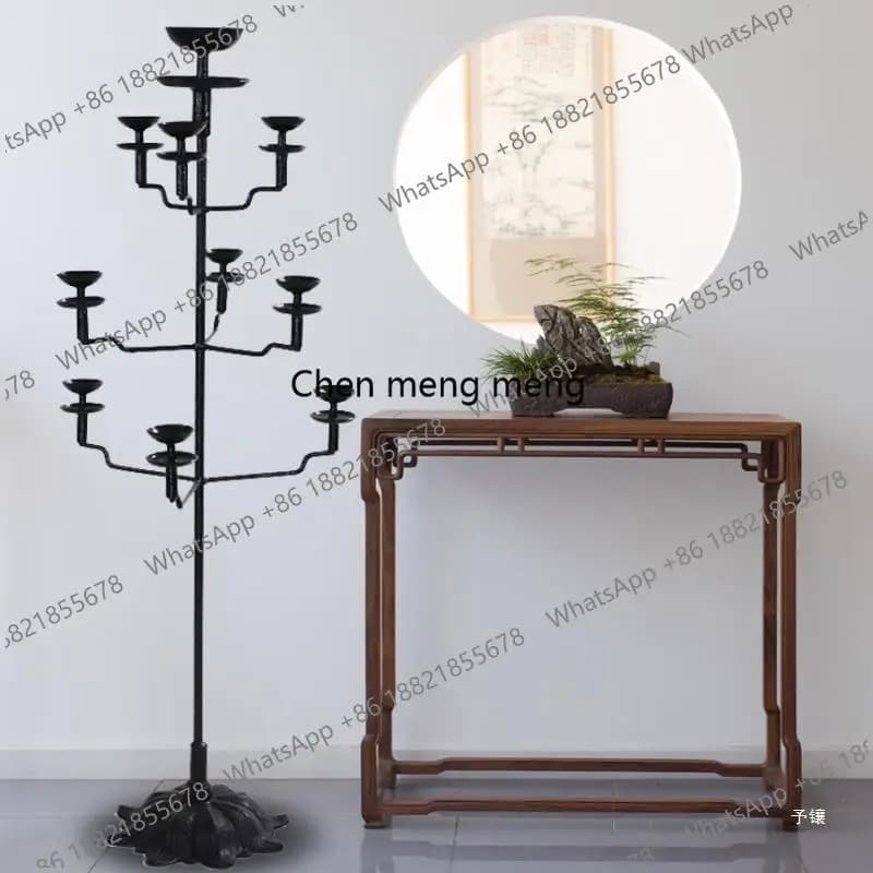 Portacandele antico con lampada in ferro Portacandele dal pavimento al soffitto Oggetto popolare Portacandele con ornamento creativo per studio di nozze