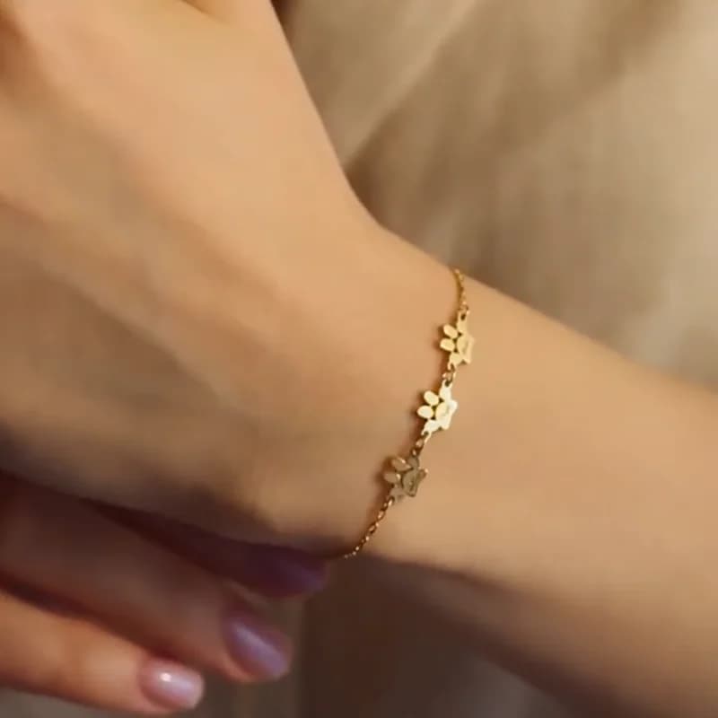 Braccialetto Personalizzato con Impronta di Zampa Incisa e Nomi Multipli in Acciaio Inossidabile, Braccialetti Personalizzati per Coppie, Regalo per San Valentino