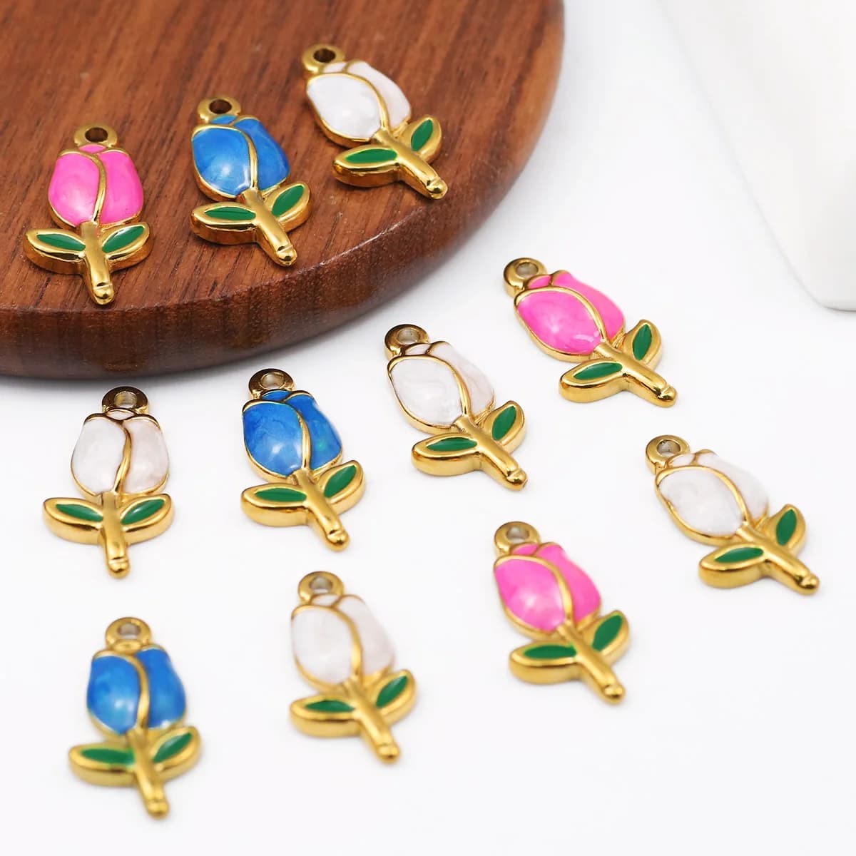 Ciondolo a Forma di Rosa in Acciaio Inossidabile da 22mm, Disponibile in Diversi Colori, Fatto a Mano per Creazione di Gioielli, Collane, Bracciali e Altri Accessori
