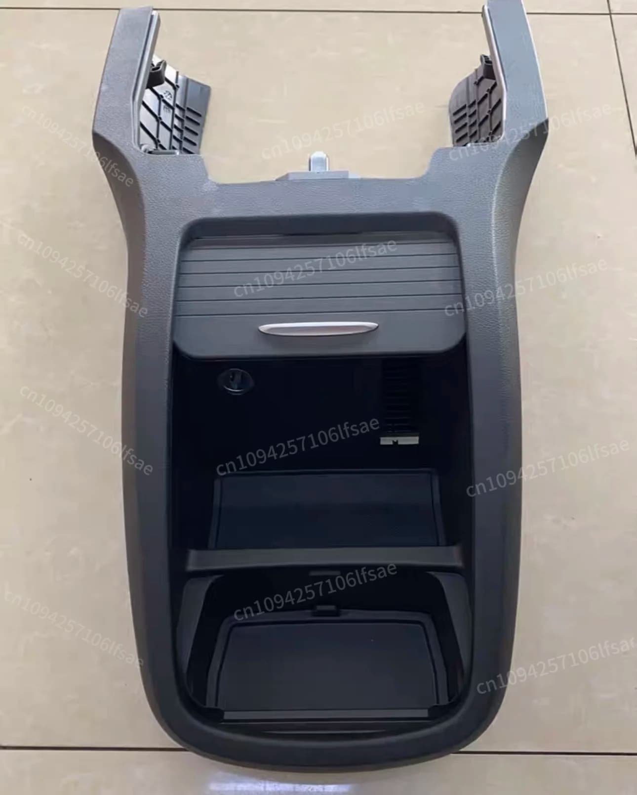 Glass holder for Vito, modified armrest with storage compartment, V250d lighter, glass carriers for Vito.