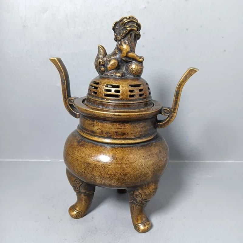 Collezione Bronzo Antico Imitazione Rame Puro Mitico Bestia Leone Bruciatore di Incenso a Tre Zampe Doppia Orecchie Daming Xuande Incen