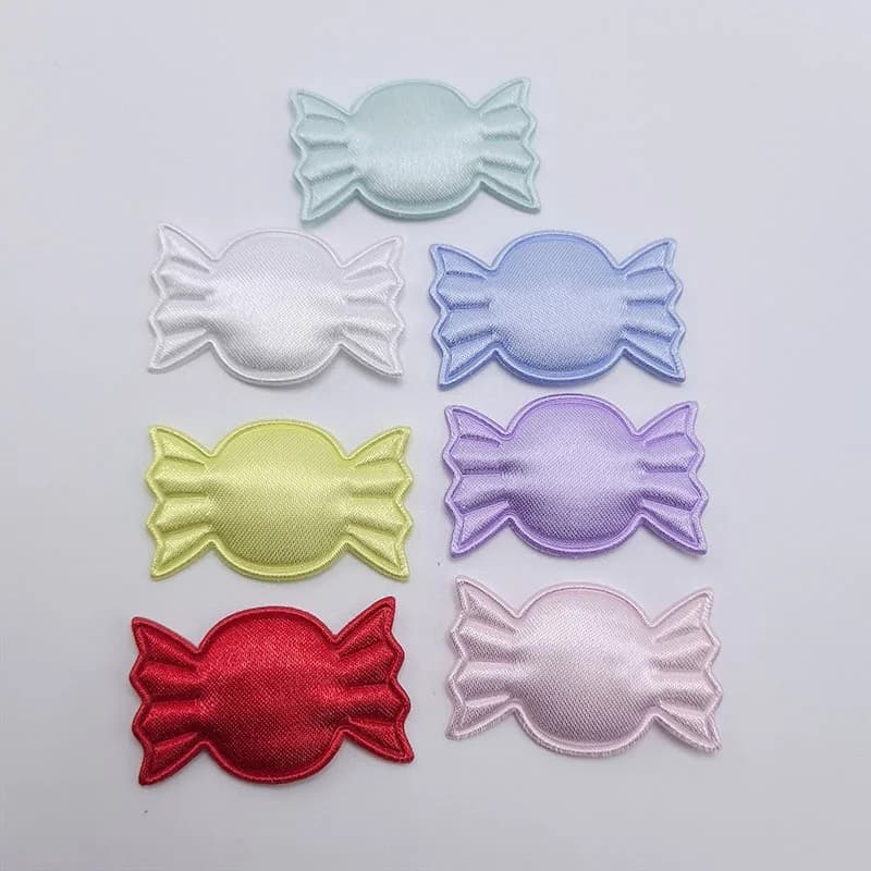 100 Pz 4*2.5 CM Doppio Lato Raso Caramelle Imbottito Appliques Per Il FAI DA TE Clip di Capelli Accessori Indumento Copricapi Borsa Decor Toppe e Stemmi