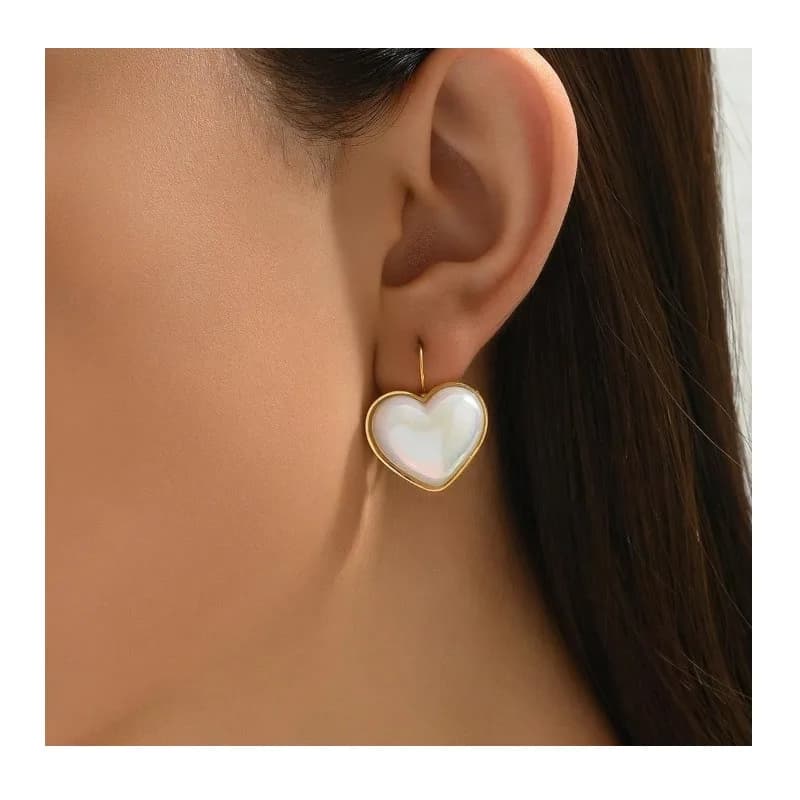 Love-shaped Ear Buckle Women's New Trendy Light Luxury Niche Design Sense Gold Earrings Versatile Commuter Earrings