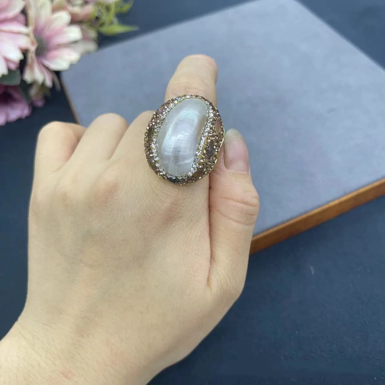 Set di Gioielli alla Moda con Perle a Conchiglia per Donna, Collana con Pendente, Orecchini, Bracciale e Anello con Tormalina Incastonata, Pezzo di Moda