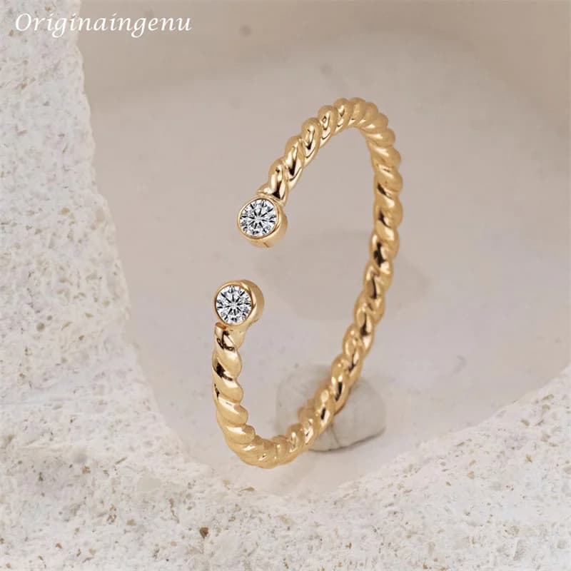 Anello in moissanite riempito in oro 14 carati Anello a fascia fatto a mano Gioielli minimalisti Gioielli personalizzati resistenti all'appannamento Anello da donna Boho