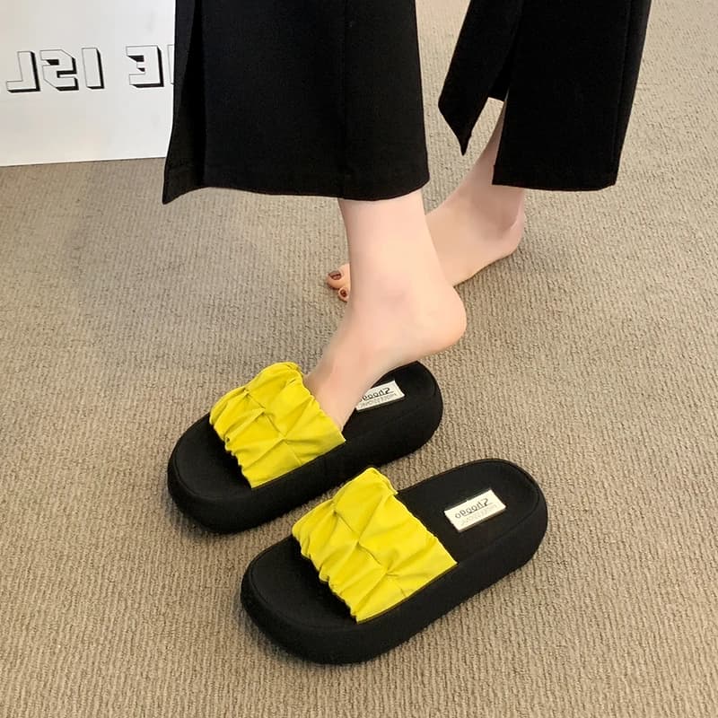 Fairy Tale Style Thick Heel Slippers Women's Summer Outdoor Wear New 2026 Comfortable Beach Sandals Fashionable Flat Sandals