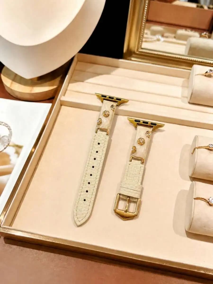 1 Piece Of Women's Camellia Metal Patchwork Strap Compatible With 38/40/41/42/44/45/46/49mm Compatible With Apple Watch Strap