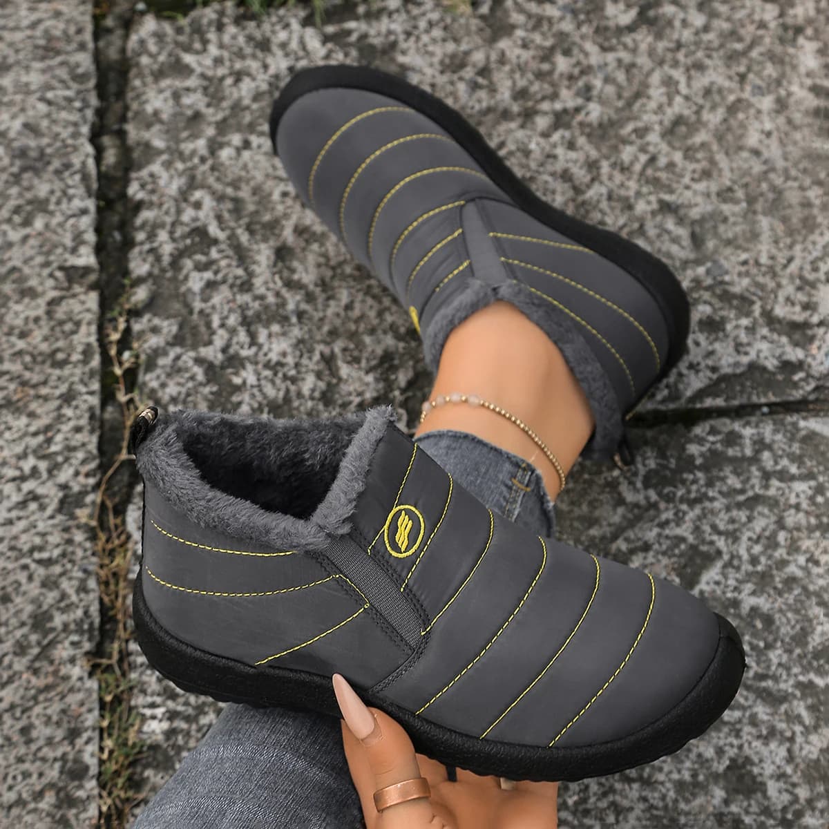 Scarpe da donna Stivali in cotone da donna per l'autunno e l'inverno, caldi, comodi e antiscivolo. Scarpe da donna con spedizione gratuita.