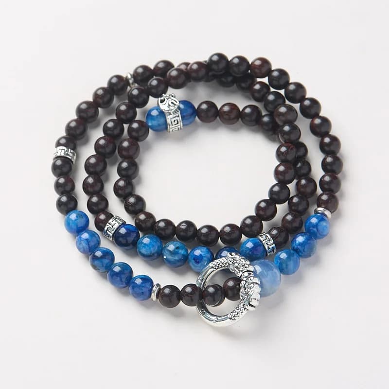 Bracciale di fascia alta a tre cerchi in pietra di cristallo blu Qinglan con paralume di montagna in legno di sandalo rosso a foglia piccola naturale da 6 mm
