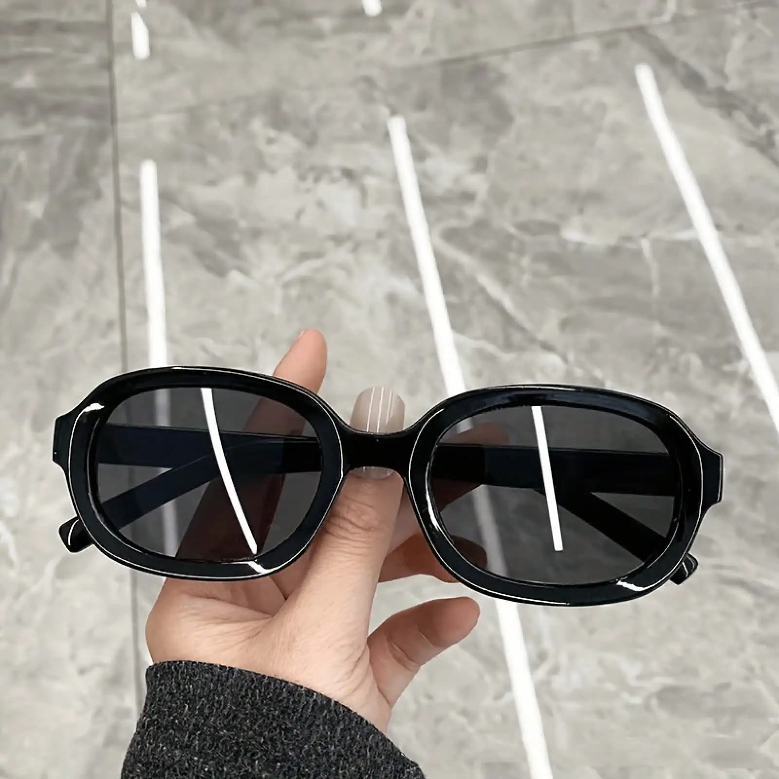 Men's And Women's Retro Round Glasses - Oversized Black Plastic Frame With Gold Accentss, Oversized Round Lenses Suitable Retro Style, Non-Prescription Glasses Suitable Daily And Formal Occasions, Comfortable Fit Men And Women,