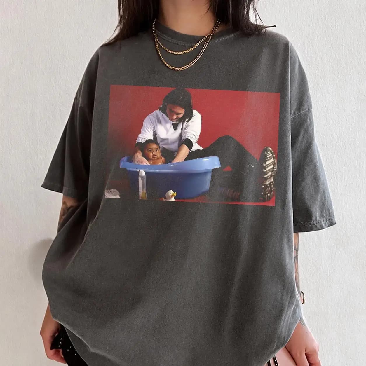 Vintage Washed Oversized T Shirt Iconic Messi Bathing Baby Lamine Yamal Meme Graphic Tee Retro Red Background Streetwear Unisex