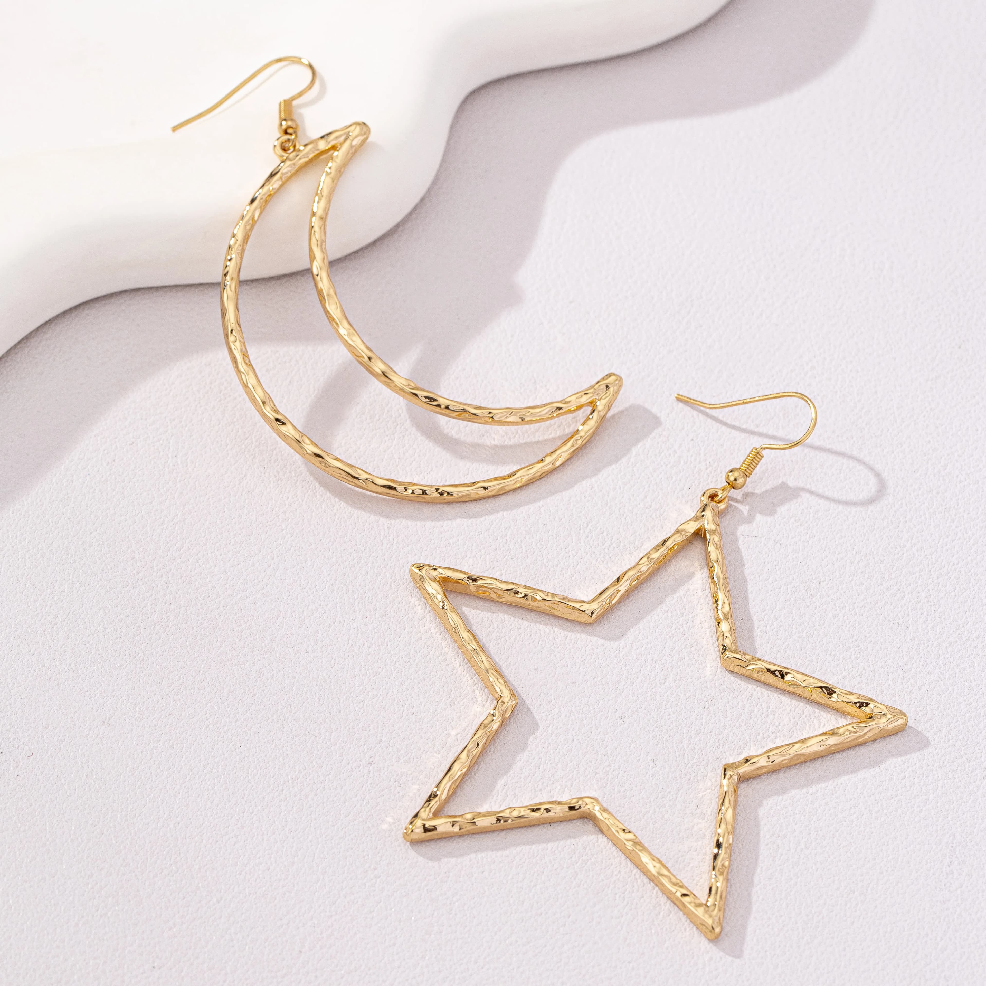 Fashionable European American style punk casual metal five-pointed star moon earrings, vacation travel jewelry