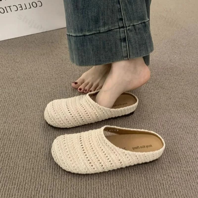 Pantofole piatte da donna estive 2025 Mezze pantofole Ciabatte Designer Scarpe da donna comode Sandali da esterno scavati intrecciati alla moda
