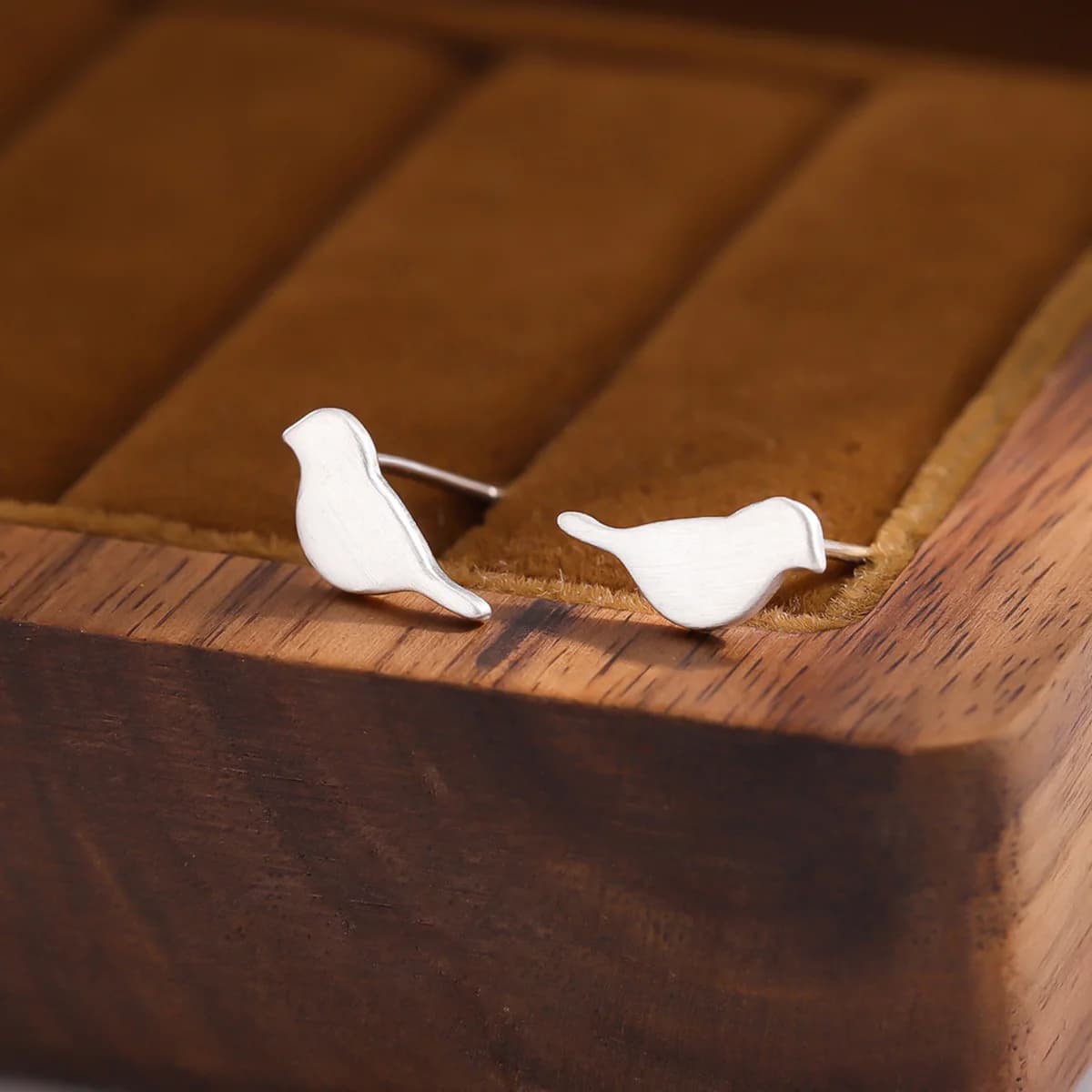 Fashion plain silver brushed fresh bird personality animal stud earrings, literary and artistic Mori women