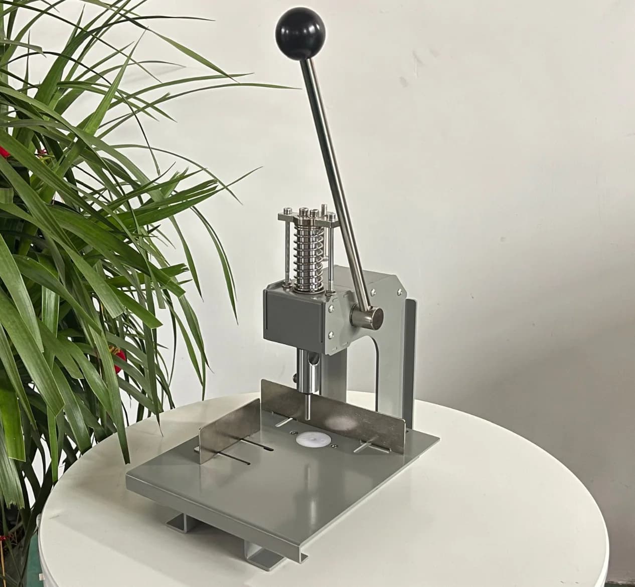 Perforator Machine Label Manual, Single Hole Drilling Machine for Fabrics, Leather, Pressure Weaving, Plastic Bags, Paper