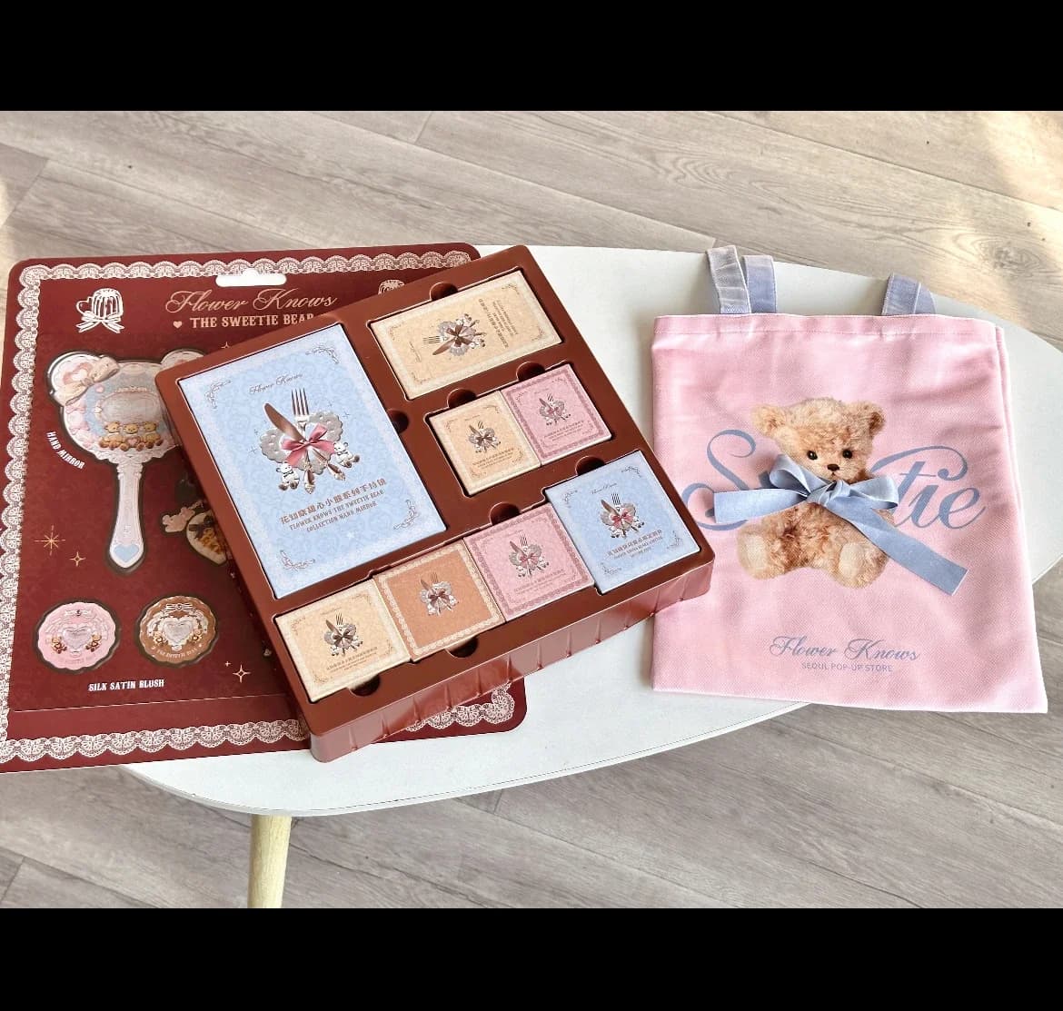Flower Knows Flash Limited Set, set per trucco disco ombretto con pellicola per labbra e fard