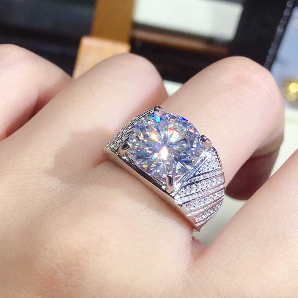 Anello Aperto in Rame Placcato Oro di Lusso Leggero con Diamante Simulato Moissanite da 5 Carati, Otto Cuori e Otto Frecce, Placcato Pt950, per Uomo e Donna