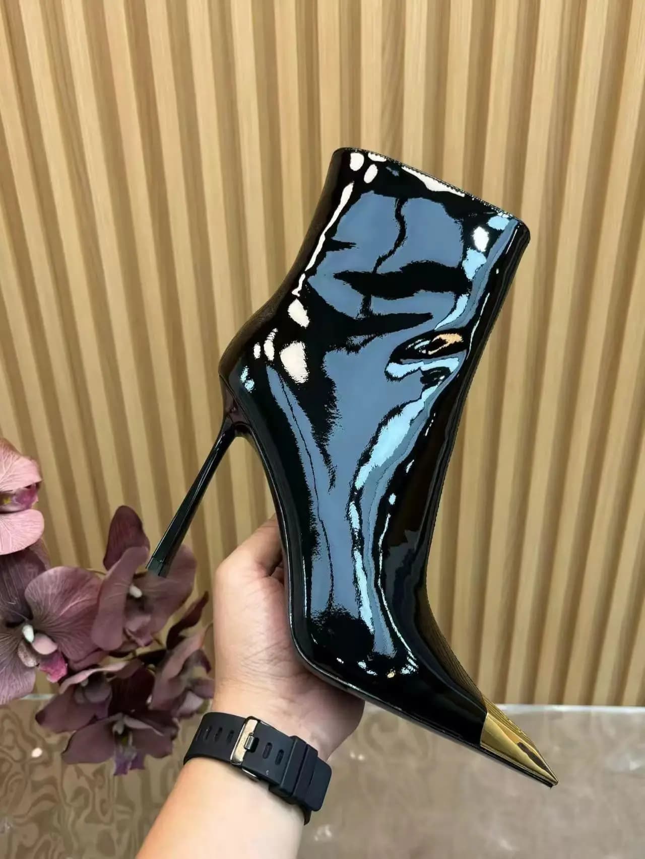 Stivali da donna con tacco alto in metallo e ferro, stivaletti slim in pelle verniciata autunno inverno, stivali alla moda con punta affusolata e tacco sottile