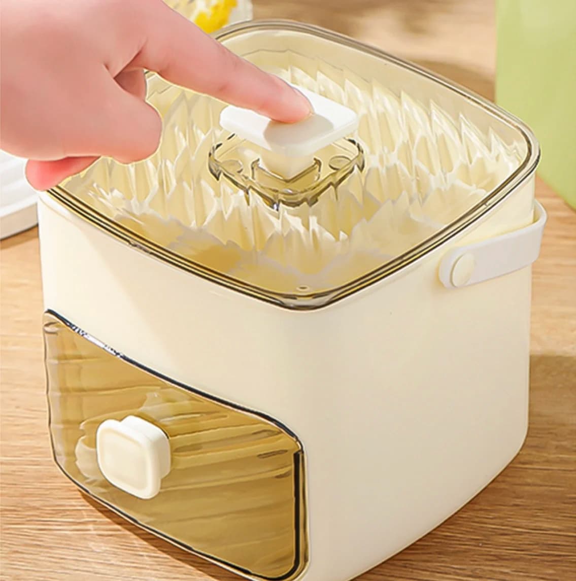 One Touch Easy Release Ice Cube Tray With Storage Box Portable Handle Ice Maker Container Leakproof Stackable Freezer Ice Cube Mold For Cocktail Whiskey Drink