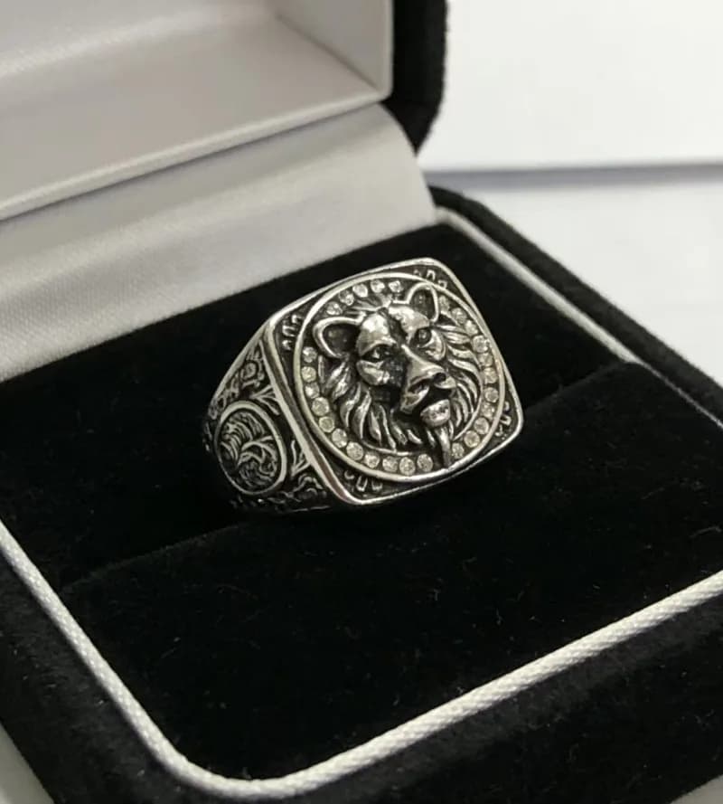 Anello con Zirconi Il Re Leone per Uomo e Donna, Marca di Moda di Lusso Leggero, Stile Trendy Europeo e Americano, Anello da Dito Hip-Hop Punk