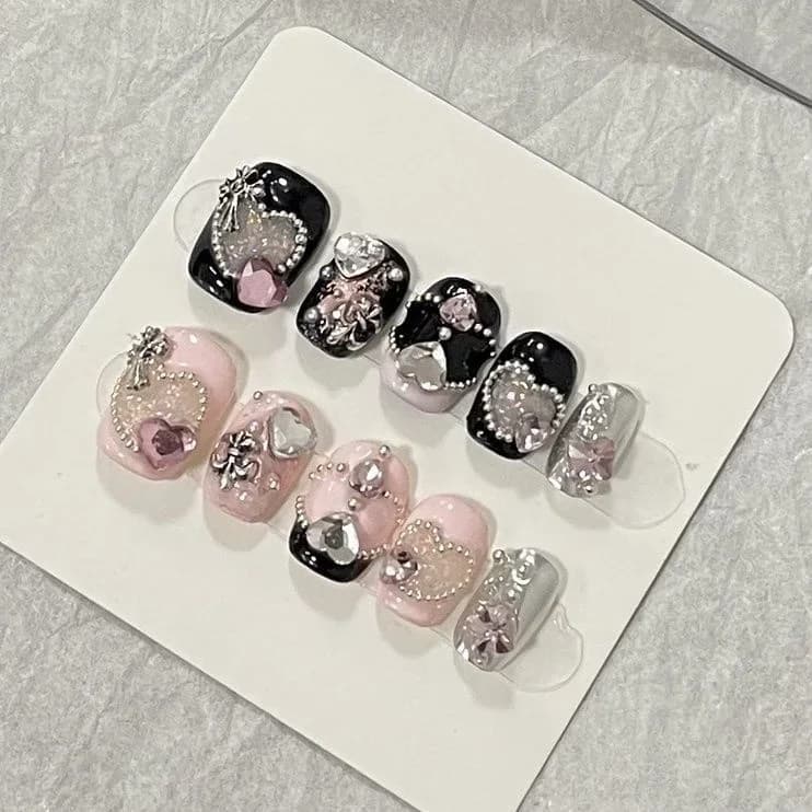 Faux Nails Handmade with Custom Design, Sparkling Effect, Sweet and Cool Style, Court Nails with Steel Decorations and Beads, Princess Design