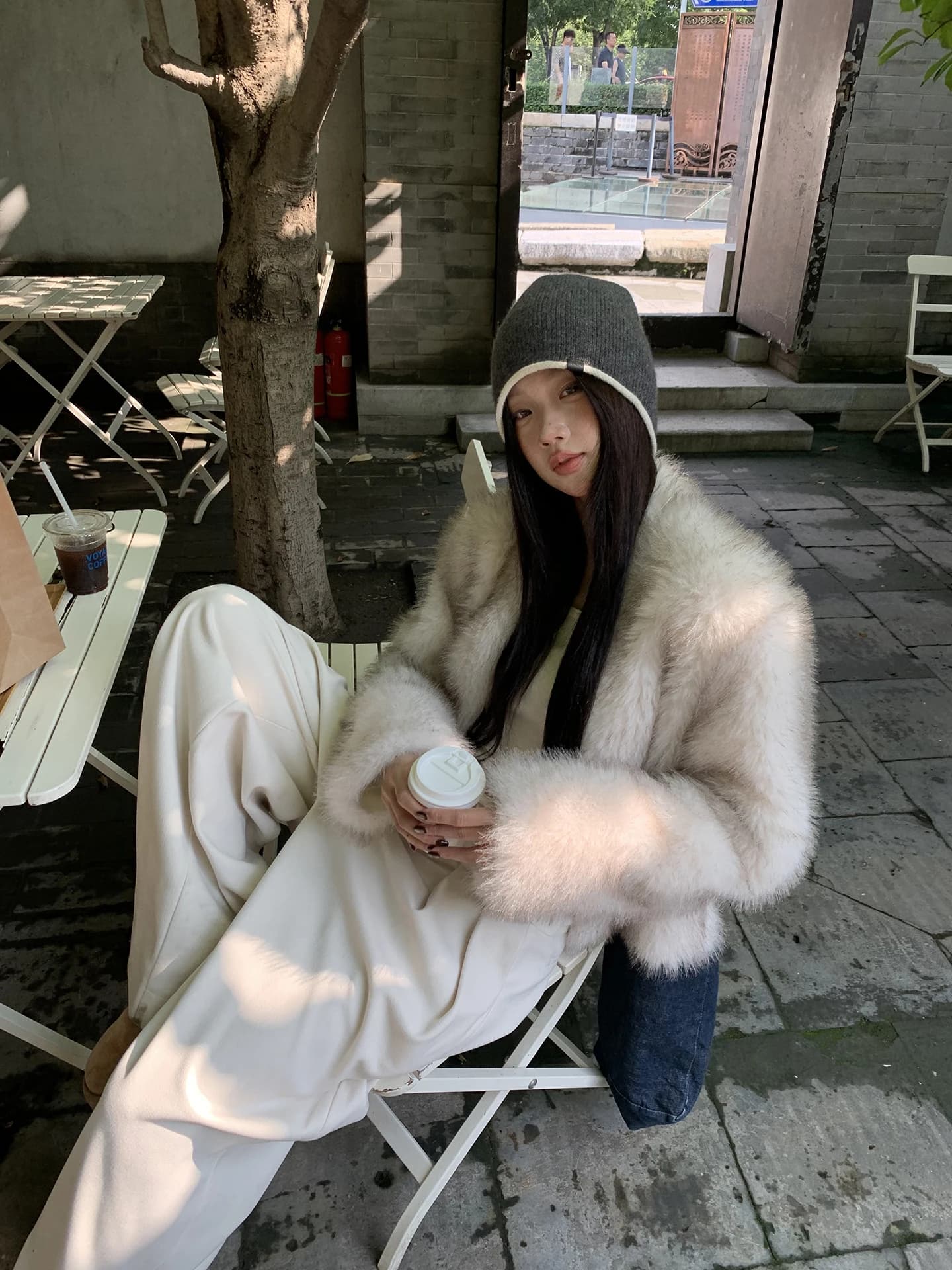 Giacca Corta in Pelliccia Bianca da Donna Red Celebrity Studio, Nuovo Stile Autunno Inverno, Modello HRG, Cappotto Caldo in Fibra di Poliestere per il Pendolarismo