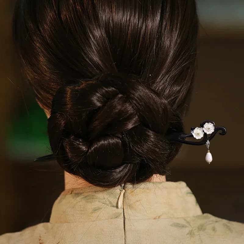 Nuovo Accessorio per Capelli in Stile Cinese con Fiore di Prugna, Nappa di Perle e Design Oscillante, per Cheongsam e Hanfu