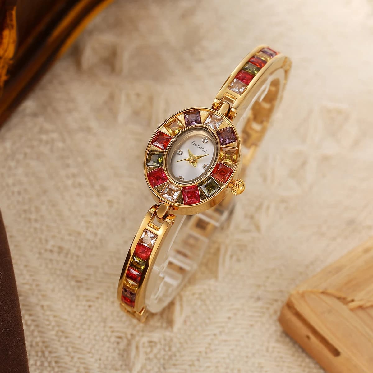 Cay medieval woman watch small crowd of high-class fashion ins Luxury Shake Sound explosive high-class watch for women