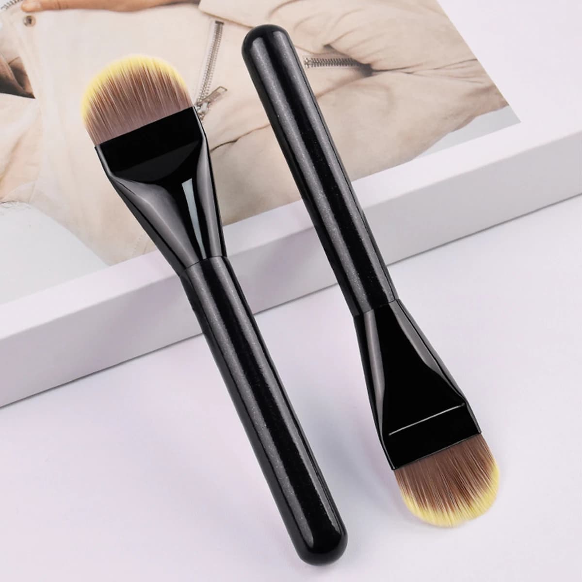 Pennelli per Trucco Professionali a Forma di Lingua per Fondotinta Liquido e Correttore, Strumenti di Bellezza per il Viso Femminile