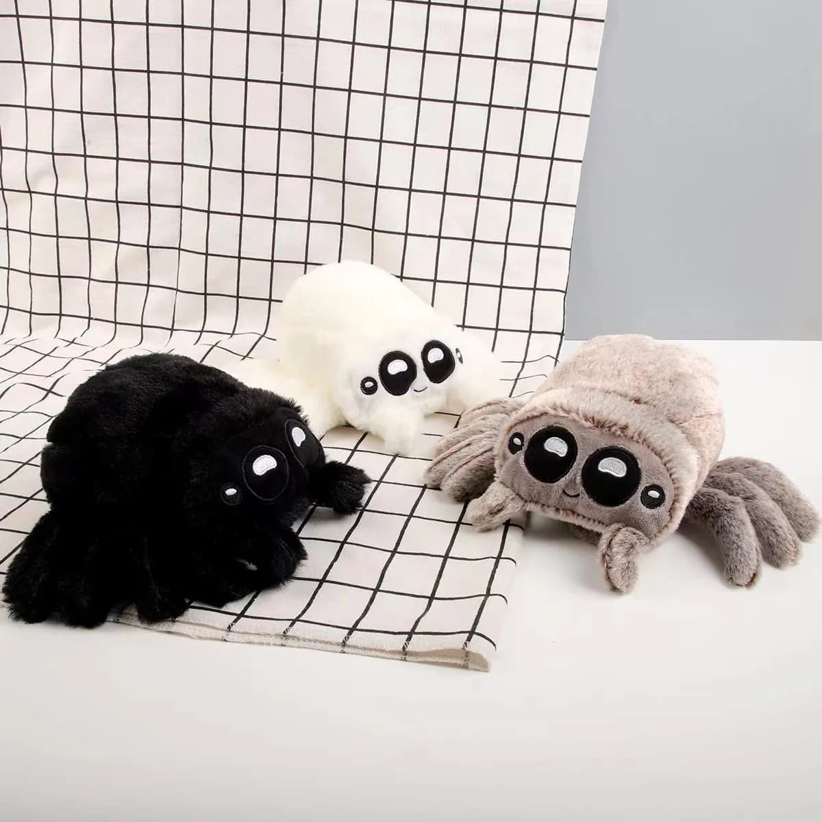 Lucas Friend Spider peluche Kawaii Black White Spider Doll Decorazione della casa Cuscino morbido farcito Regali di Halloween Giocattolo per bambini