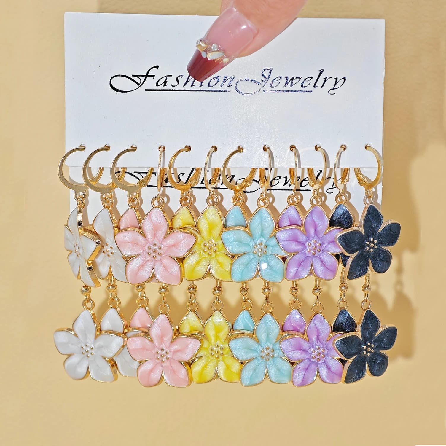 Eleganti orecchini a forma di fiore a cinque petali Accessori minimalisti da donna primavera estate