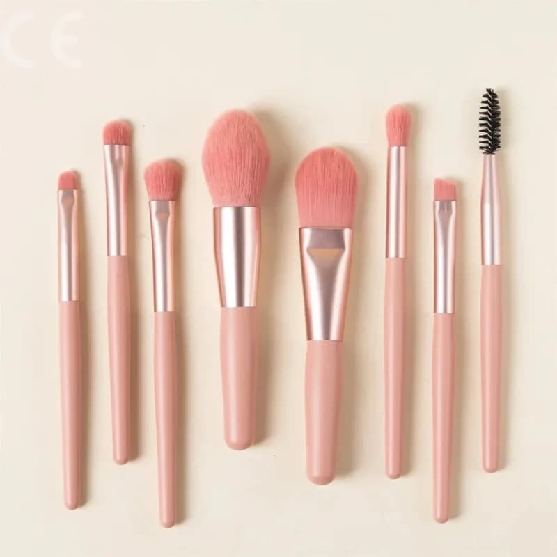 Set of 8 Soft and Soft Brushes for Make-up, Bottom Brushes, Umbrella, Kabuki, Smooth Brush, Beauty Tool, Blush Brush and Cypria