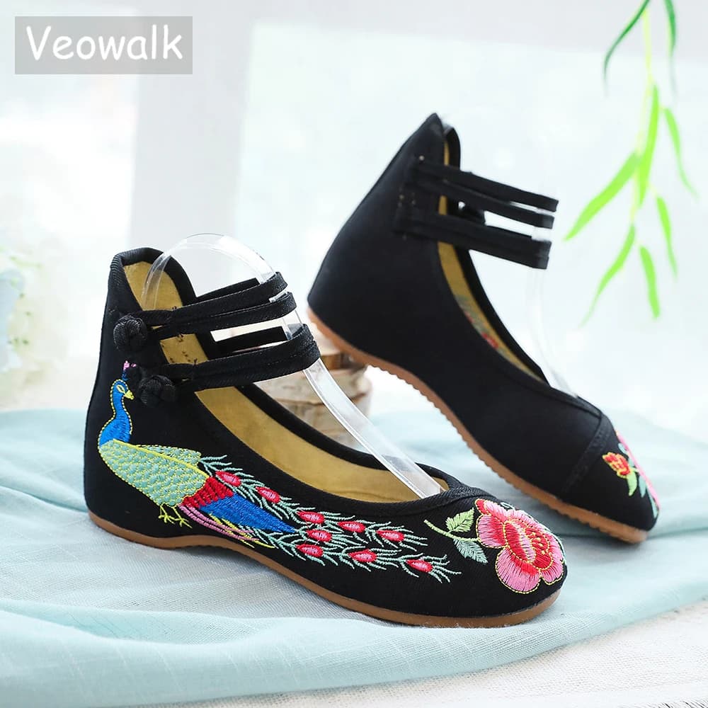 Veowalk Big Size 34-43 Stile Cinese Pavone Ricamo Appartamenti delle Donne Vecchio Pechino Suola Morbida Casual Scarpe di Stoffa Traspirante Donna