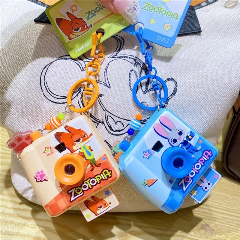 Nuovo Portachiavi Disney Zootopia con Coniglio Judy e Volpe Nick, Ciondolo per Borsa da Scuola, Serie Fotocamera, Charm per Cellulare, Regalo