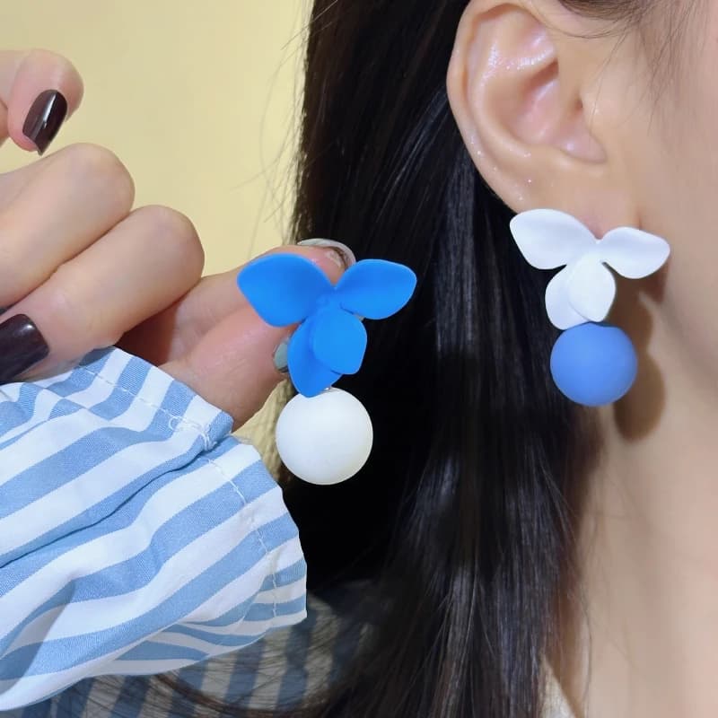 1 paio di orecchini a petalo di fiore blu e bianco per donne, ragazze, feste, vacanze, accessori per gioielli da festa di moda per l'uso quotidiano