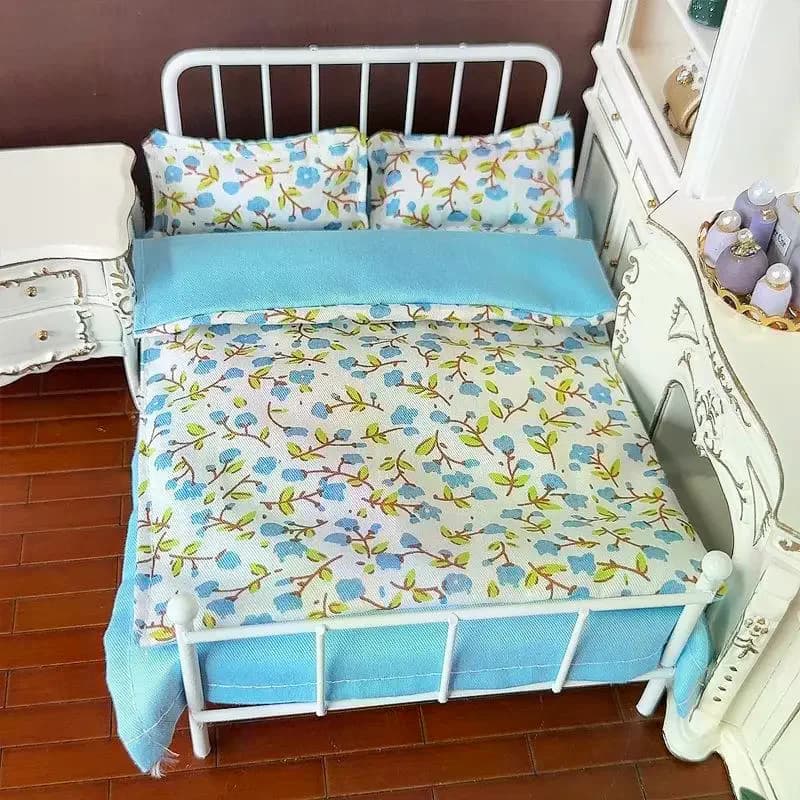 Set letto Lenzuolo Trapunta Cuscino Copripiumino Set biancheria da letto Decorazione camera da letto bambola Giocattolo 1/12 Letto in miniatura per casa delle bambole Quattro pezzi