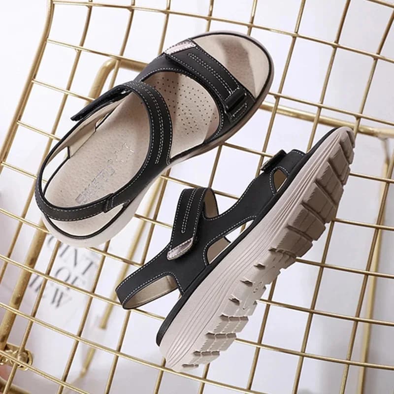 Nuovi sandali in pelle da donna Pantofole grandi stile sportivo estivo Sandali leggeri in velcro