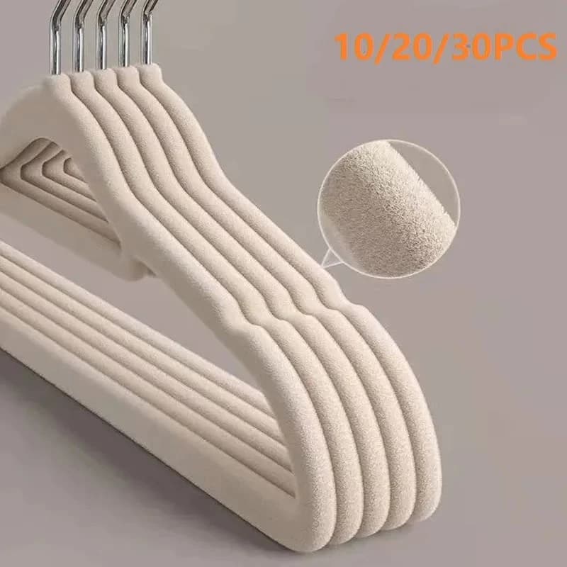 10 pieces, often non-slip coat hangers and without traces, support to hang clothes both dry and wet.